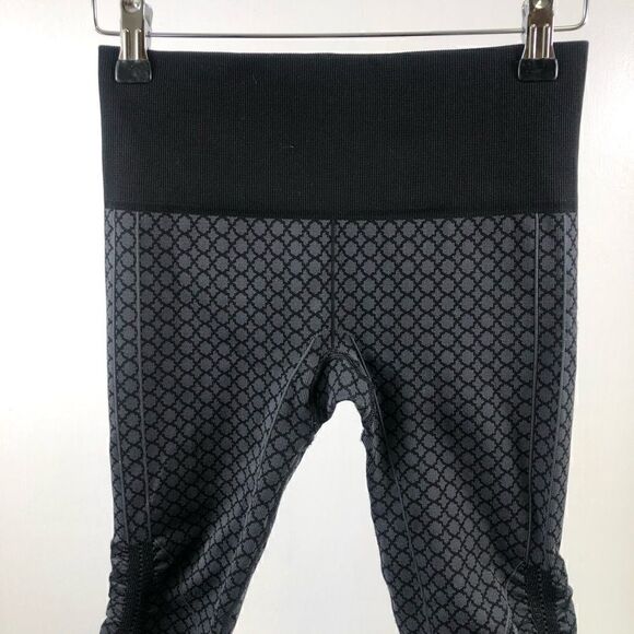 Lululemon The Flow Crop II Arabesque Print Size 4 - Picture 3 of 9